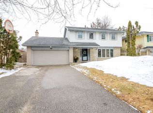 38 Peacock Ln, Barrie, ON L4N 3R8