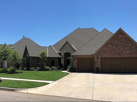 2nd image of 1904 Lago Dr