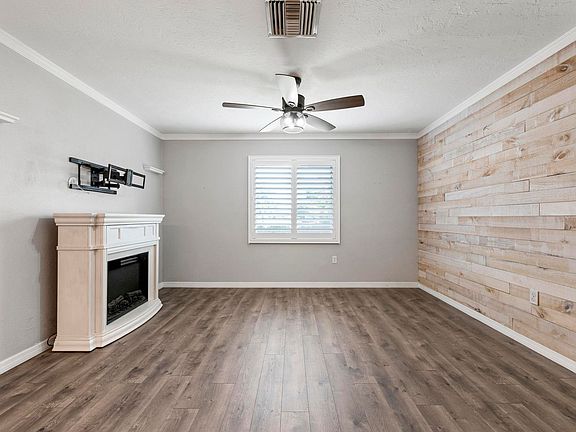 3rd image of 3372 Tyne Ln