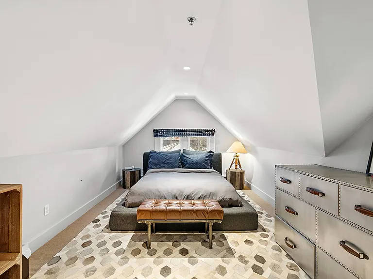150 Madison St — Photo 16