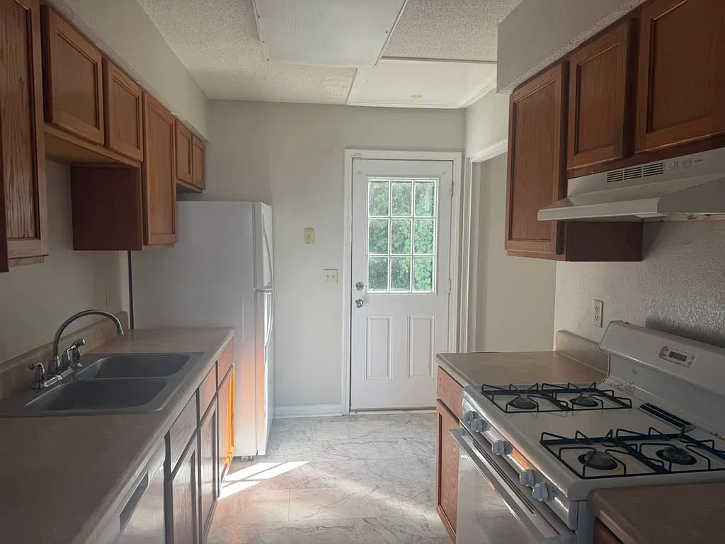 2 bed, 1.5 bath, 1920 sqft, $1,275 — Photo 4