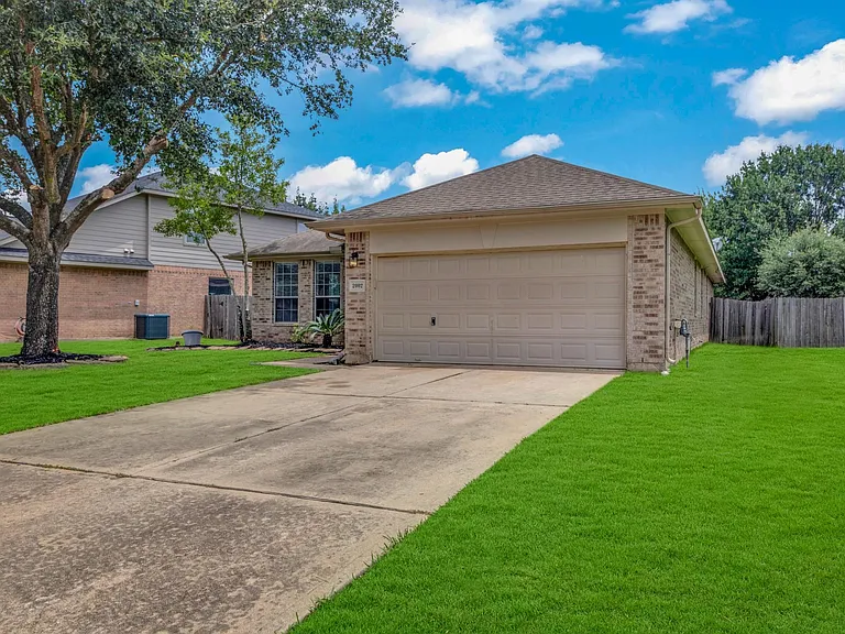 2002 Monarch Hollow Ln — Photo 4