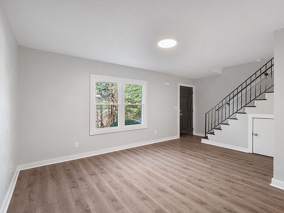 5th image of 161 Printers Ln APT 1