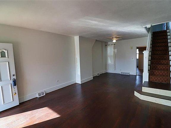 3rd image of 421 E Frankford St