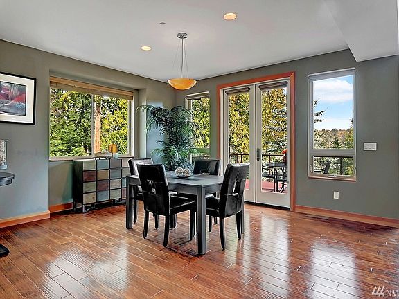 3rd image of 2205 W Lake Sammamish Pkwy NE