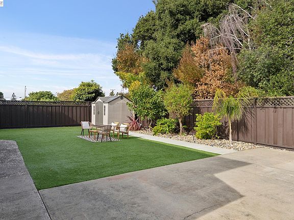 3rd image of 15040 Costela St