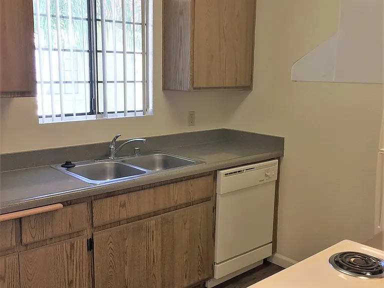 Los Olivos Apartments — Photo 55