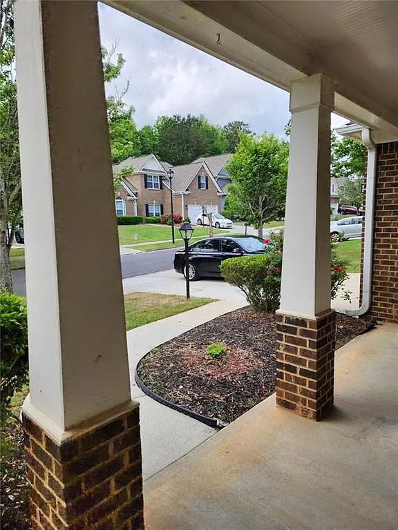 5 bed, 3.0 bath, 2678 sqft, $3,900 — Photo 2