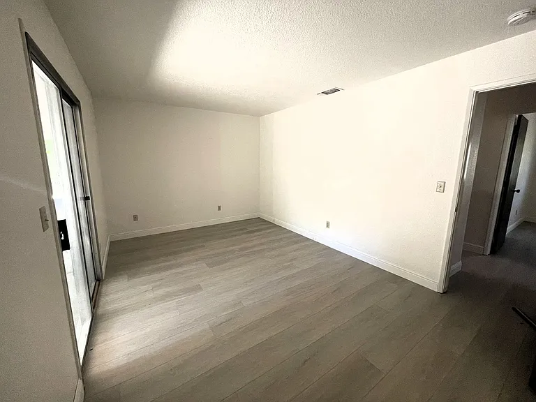 6250 Springview Dr — Photo 12