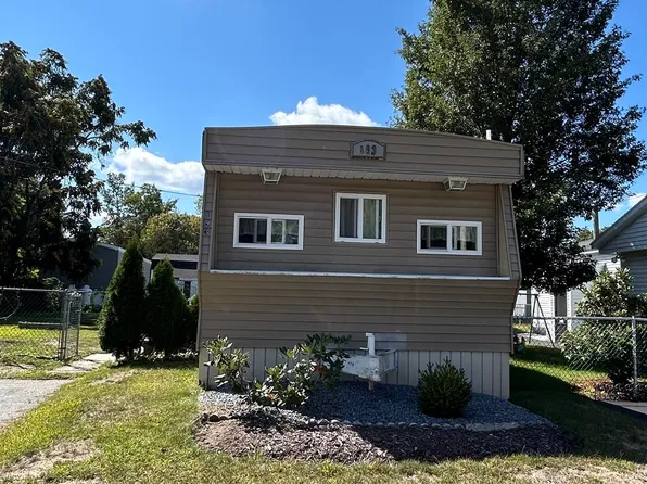 193 Shoreline Dr, North Billerica, MA 01862