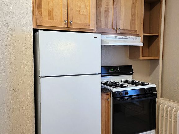 5th image of 91 Victoria St S #25