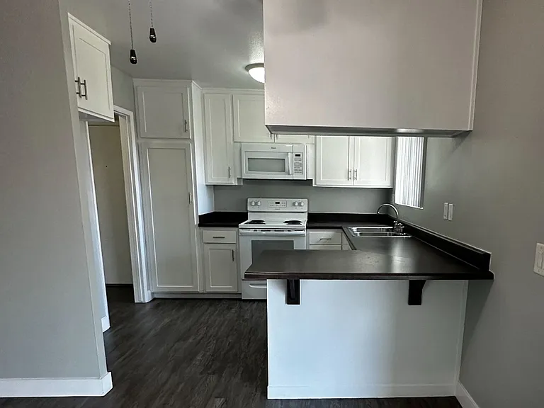 West Fifth Apartments — Photo 151