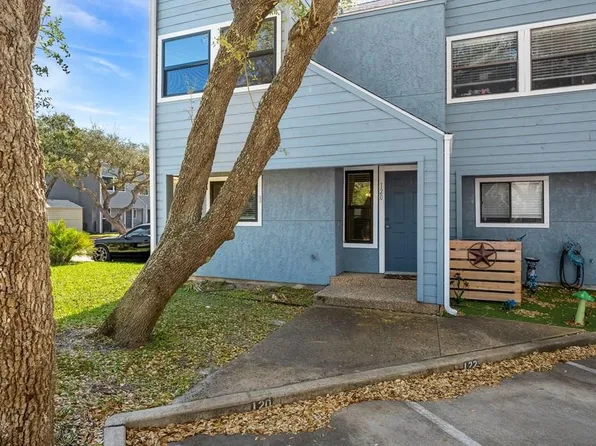 209 Forest Hls APT 120, Rockport, TX 78382