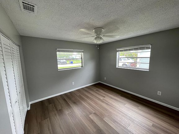 5th image of 2487 NW Holiday Ct