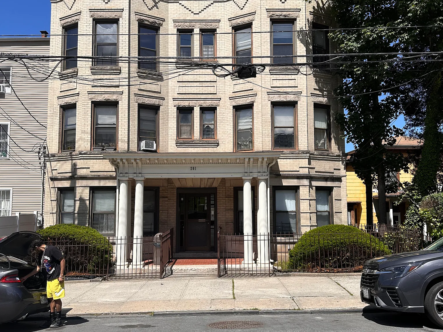 6 bed, 1.5 bath, $3,600 — Photo 1