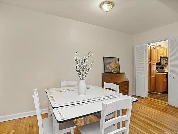 3rd image of 920 Pelhamdale Ave #B-1b