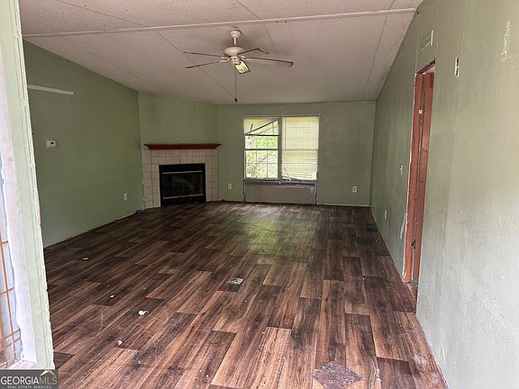 2nd image of 2050 Buckhorn Rd