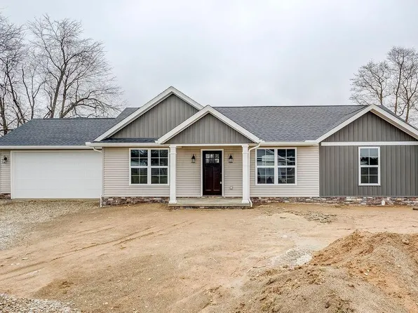 26 Lakeside Dr, Fredericktown, OH 43019