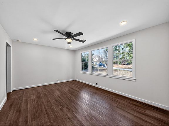 4th image of 1430 Cloverdale Rd