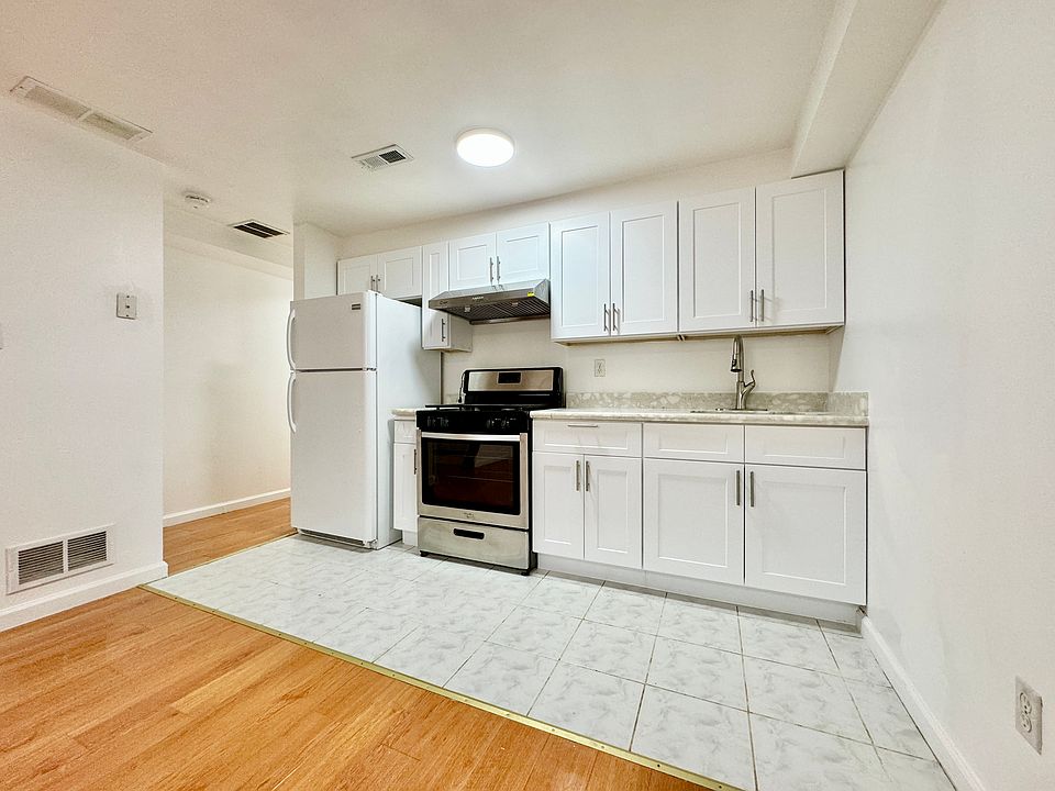 1st image of 198 Wellington Ct Floor 1