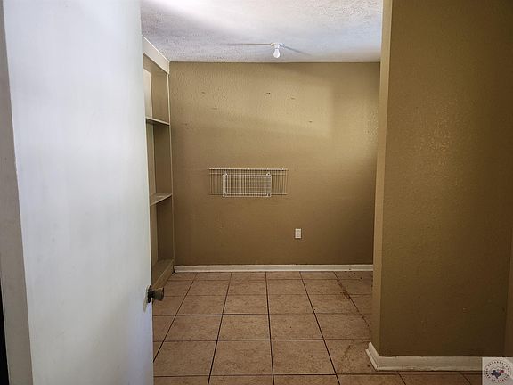 4th image of 18 Wisteria Dr
