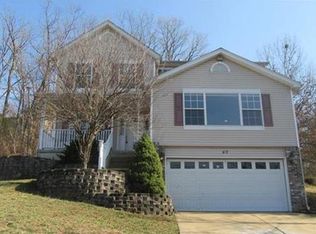 49 E Lakewood Dr, Fenton, MO 63026