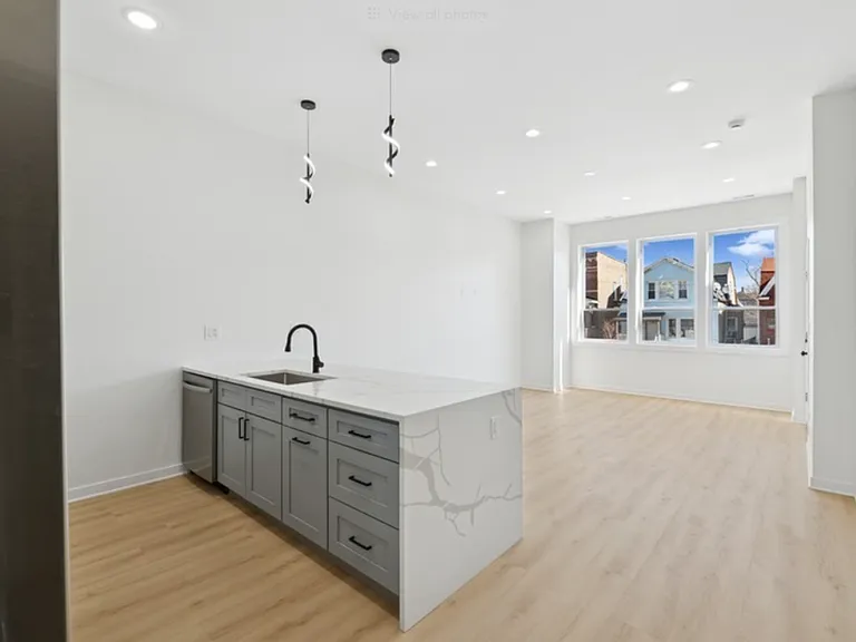 1052 N Central Park Ave #1 — Photo 3