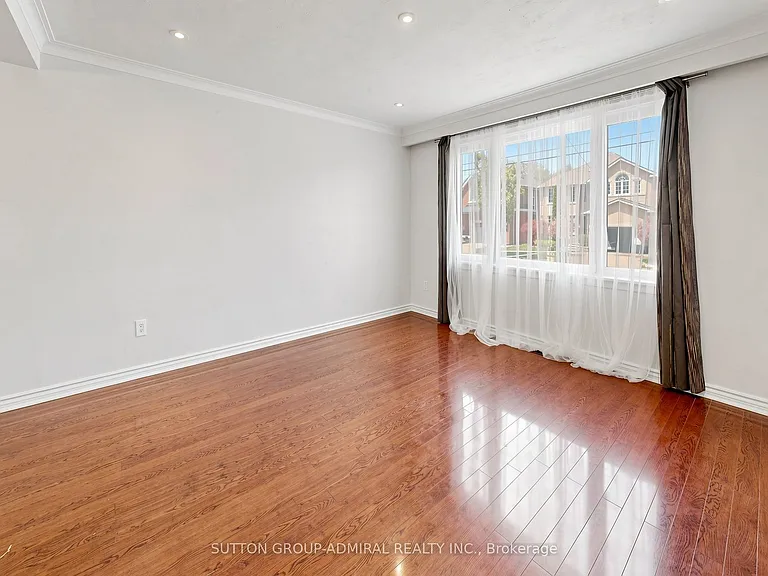 319 Patricia Ave — Photo 4
