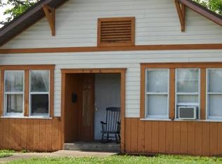 306 E College St, Carbondale, IL 62901