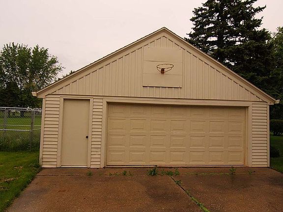 3rd image of 1150 Kellogg St
