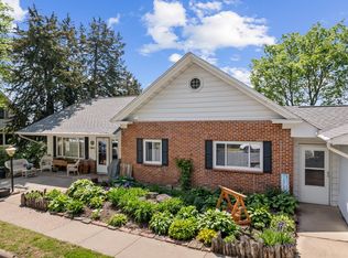 304 S 2nd St, Alma, WI 54610