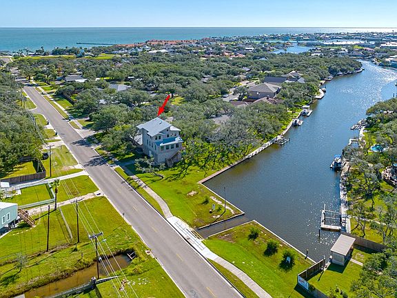 2nd image of 1901 Crescent Dr