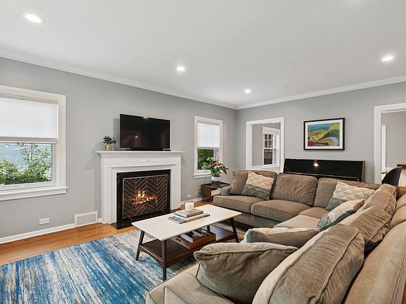 2nd image of 1921 Thornwood Ave