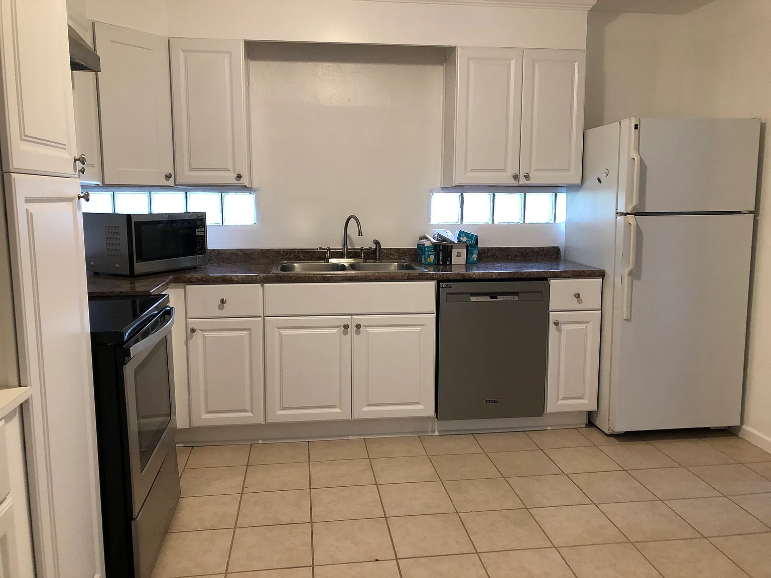 3 bed, 950 sqft, $1,495 — Photo 3