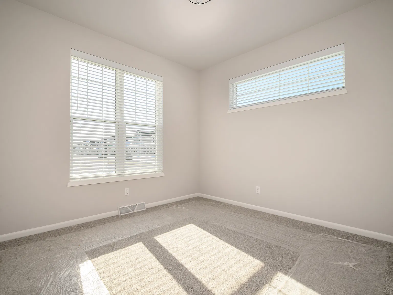 4 bed, 2.5 bath, 2052 sqft, $3,295 — Photo 3