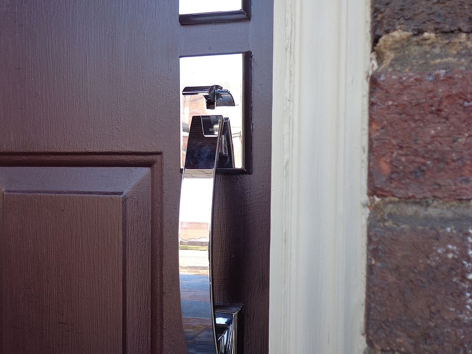 Aubergine door, new lockset.