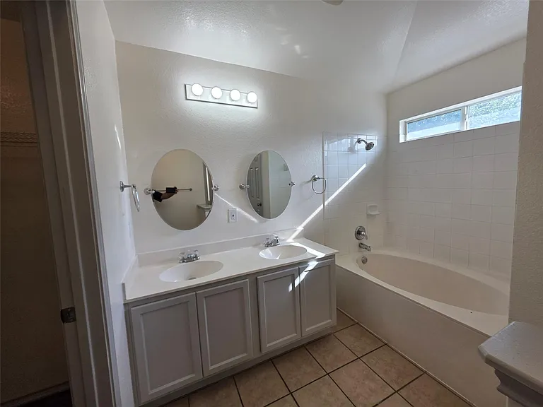 319 Riverwalk Dr — Photo 26