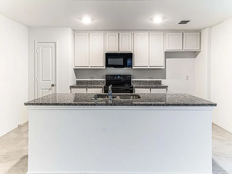 404 Dewberry St — Photo 5