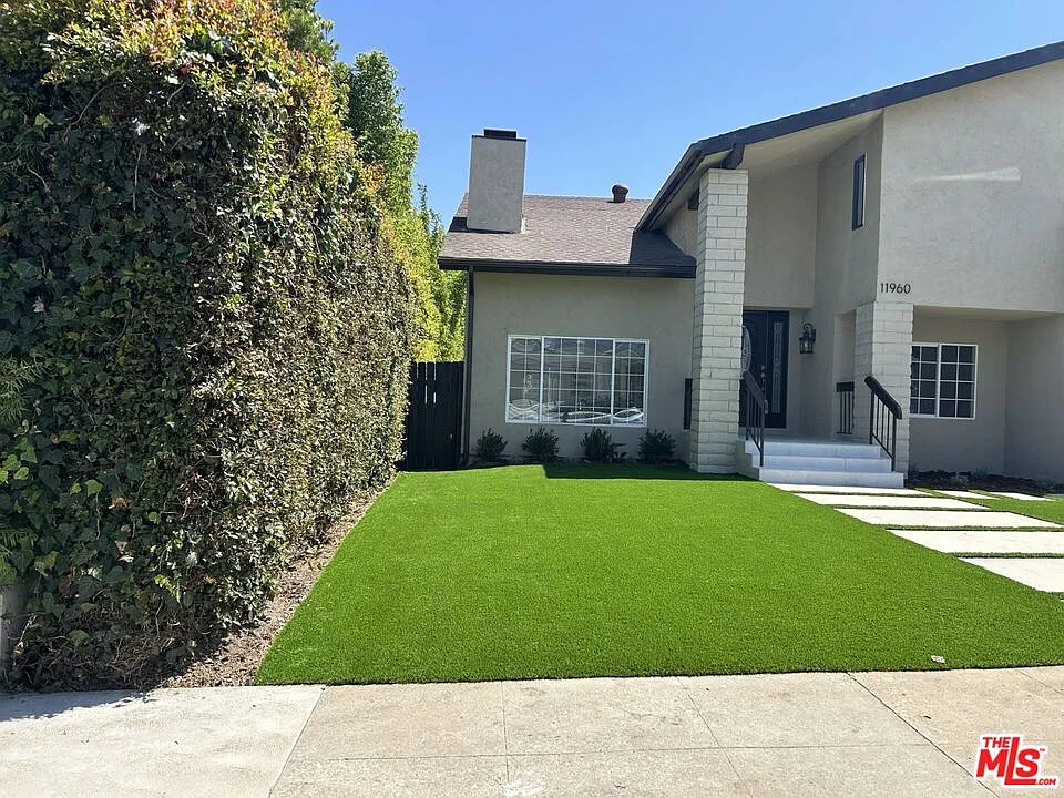 5 bed, 3.0 bath, 2515 sqft, $12,500 — Photo 2