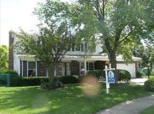 23W421 Country Ct, Naperville, IL 60540