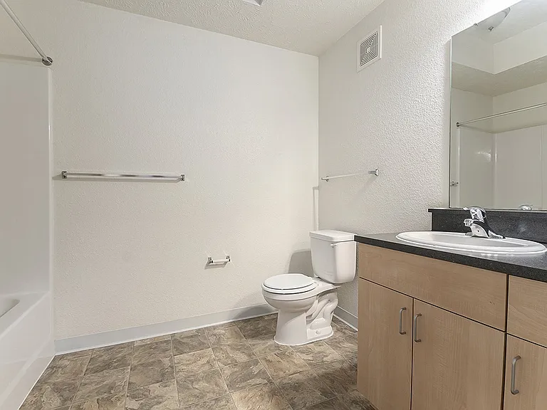 Lynbrook Apartments and Townhomes — Photo 16