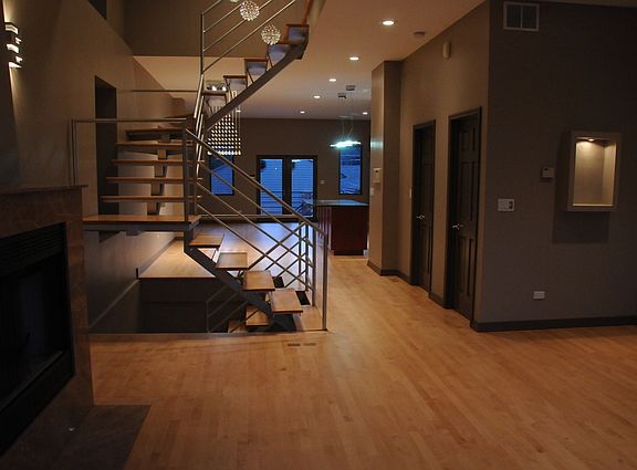 4th image of 1328 N Leavitt St #2NDFL