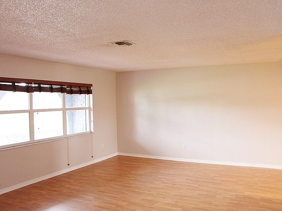 4th image of 132 Eventide Ave