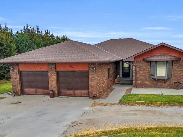 605 N Easy St, Elm Creek, NE 68836