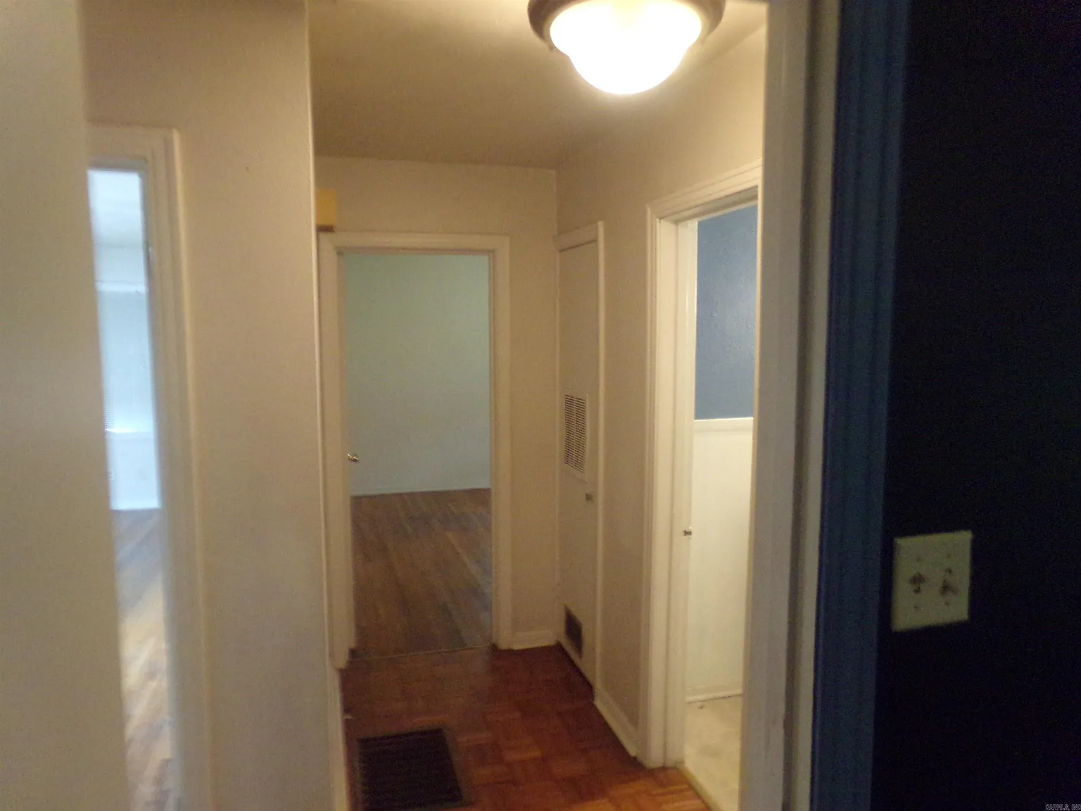 2 bed, 1.0 bath, 940 sqft, $1,000 — Photo 3