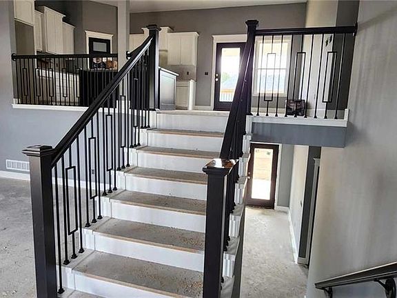 3rd image of 2380 NE Colonnade Ave
