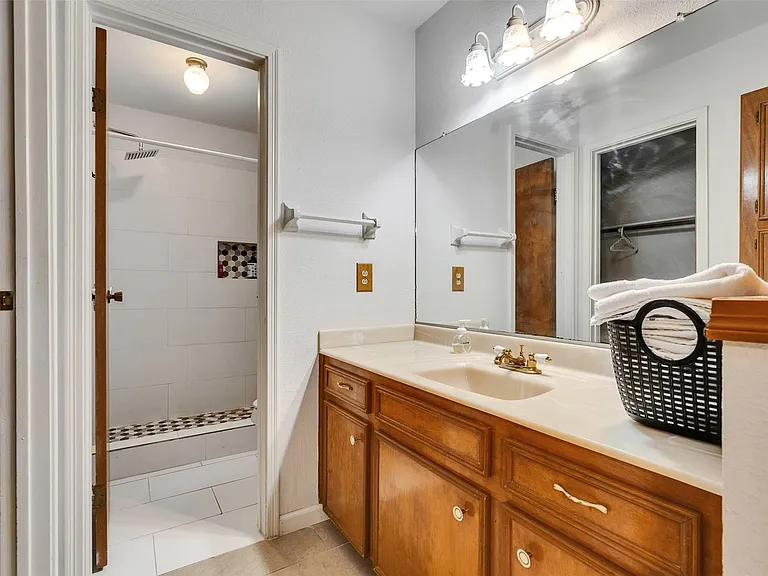 4002 Thistledown Dr — Photo 30