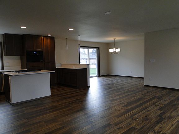 3rd image of 915 Wood Ave
