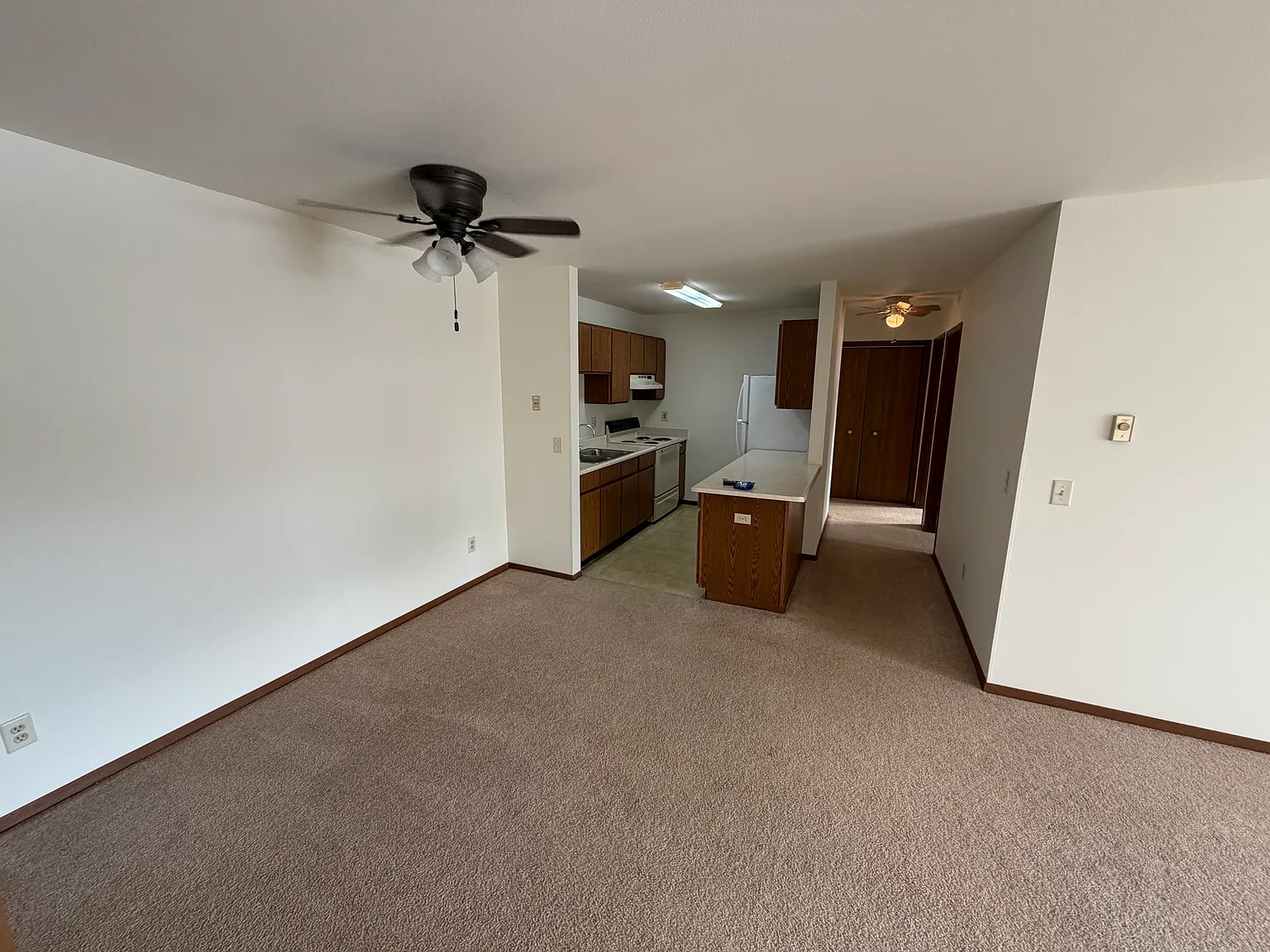 2 bed, 900 sqft, $950 — Photo 4