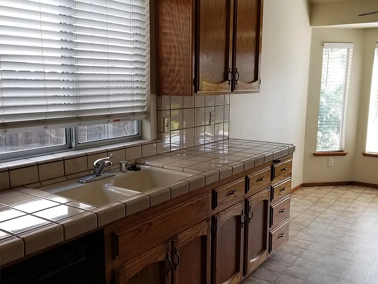 444 N Tommy St — Photo 15